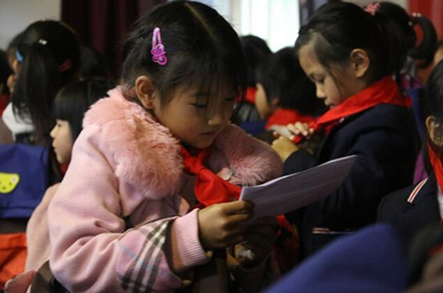 新蔡县36位贫困生获一对一帮扶 农村教育软实