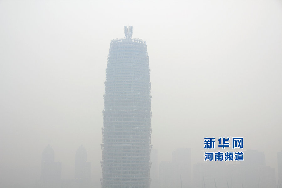 郑州雾霾袭城 空气污染严重_央广网