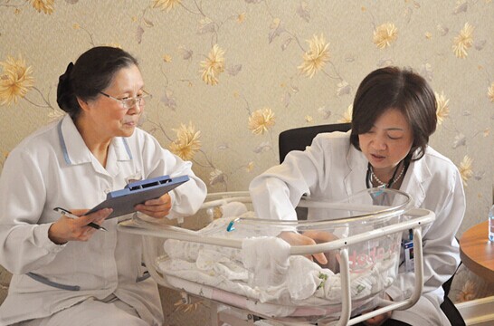 月子会所专业团队护航 新手妈妈无惧新生儿护理