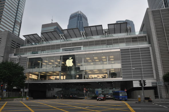 香港首家苹果零售店开业:粉丝通宵排队_IT