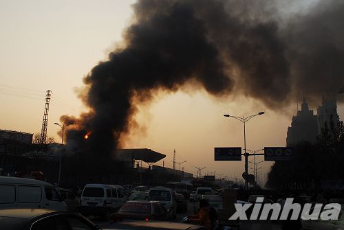 郑州东建材市场发生火灾