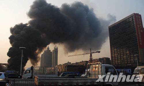 郑州东建材市场发生火灾