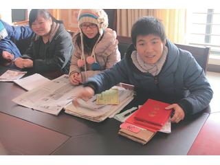 郑州大学生两年时间回收23万支旧笔芯 救鸟被