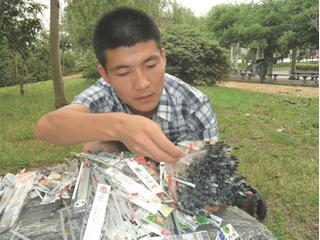 郑州大学生两年时间回收23万支旧笔芯 救鸟被